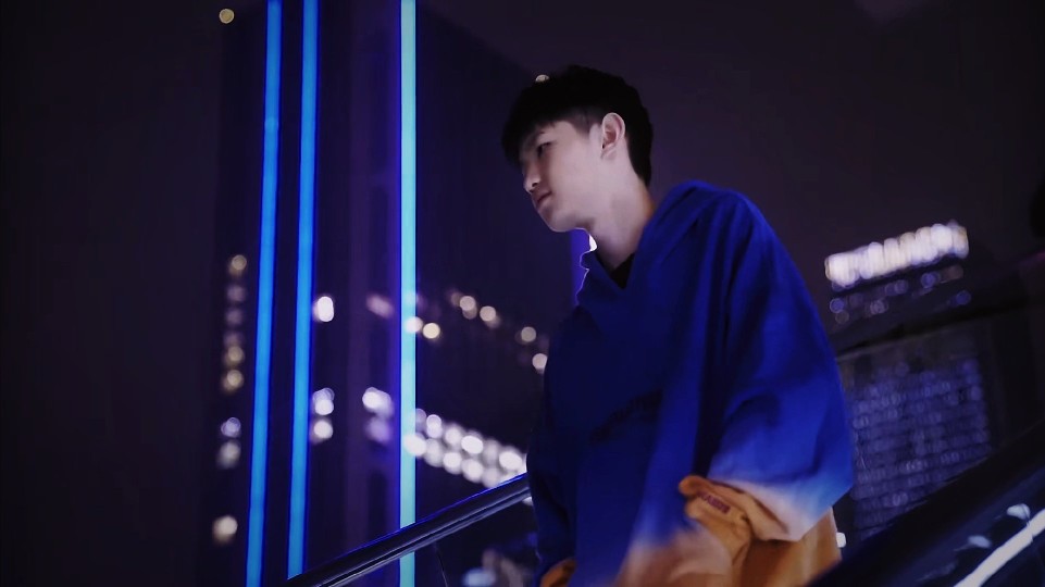 使得他未能