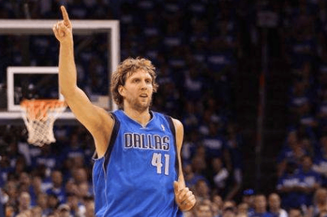 年轻球员拥 年轻球员拥