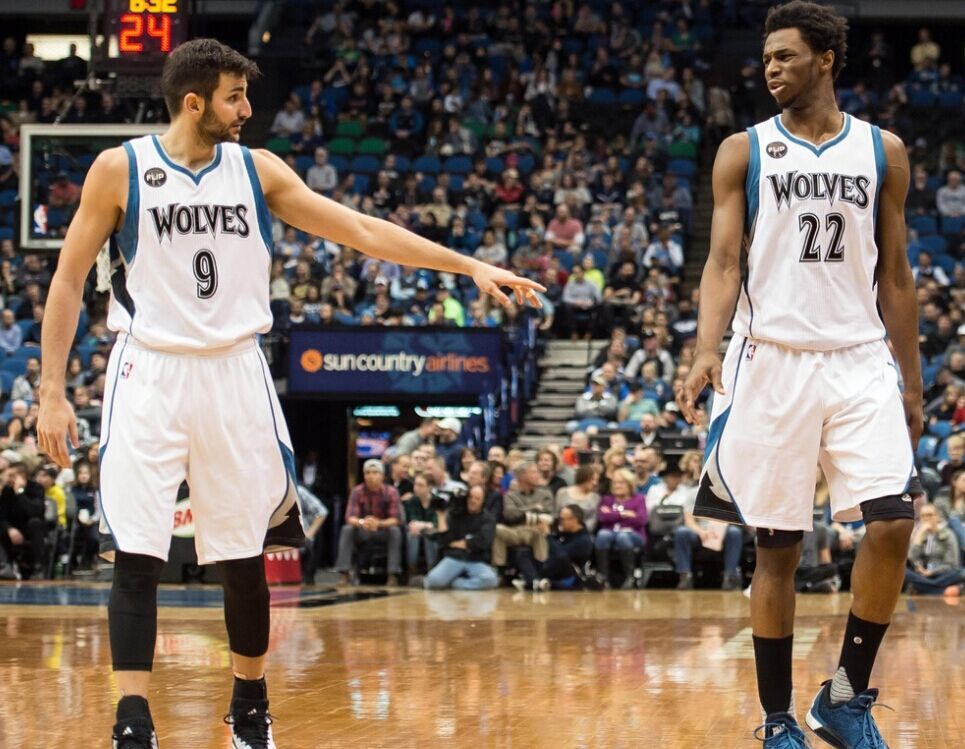 快船主场倒戈！布朗50分被换下很不开心：我是联盟最好攻防一体