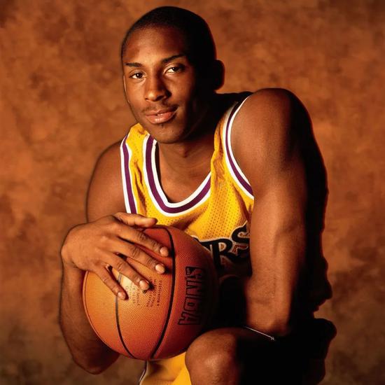 假手递手 假手递手